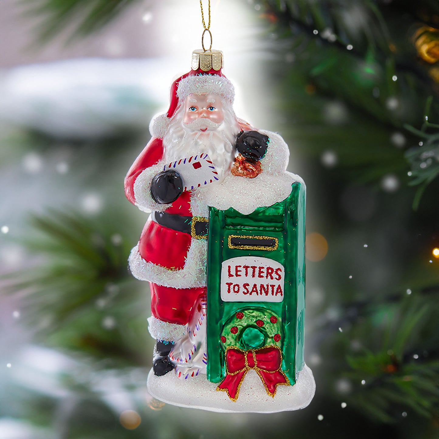 Weihnachtsmann mit Briefkasten "Letters to Santa"
