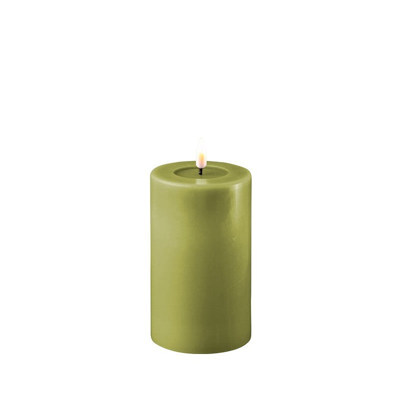Olivgrüne Stumpenkerze Indoor LED 12,5 cm