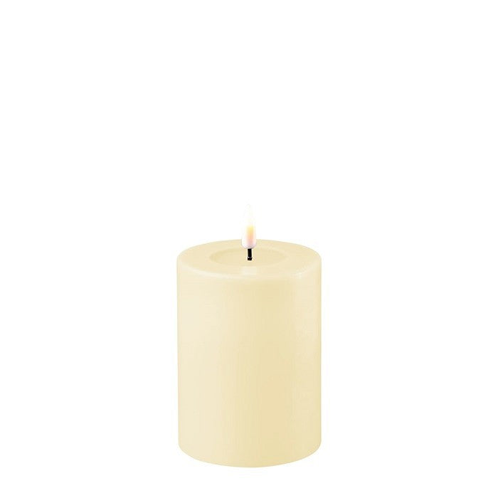 Creme Stumpenkerze Indoor LED 10 cm
