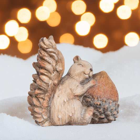 Eichhörnchen mit Nuss Beige