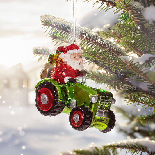 Weihnachtsmann auf grünem Traktor